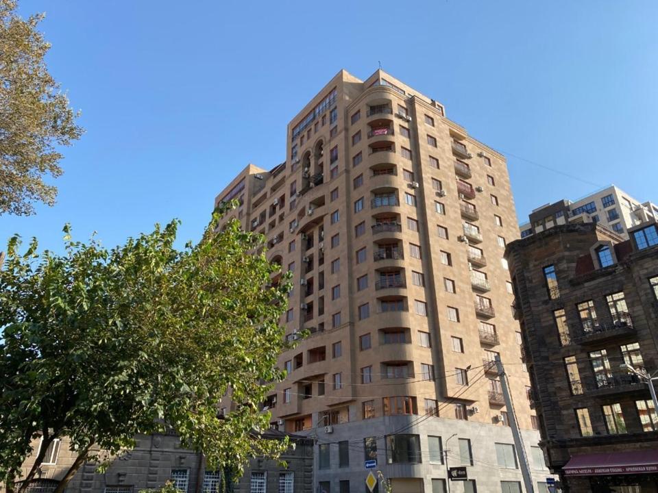 Modern Apartment For Rent In Buzand Street Bu944 Ереван Экстерьер фото