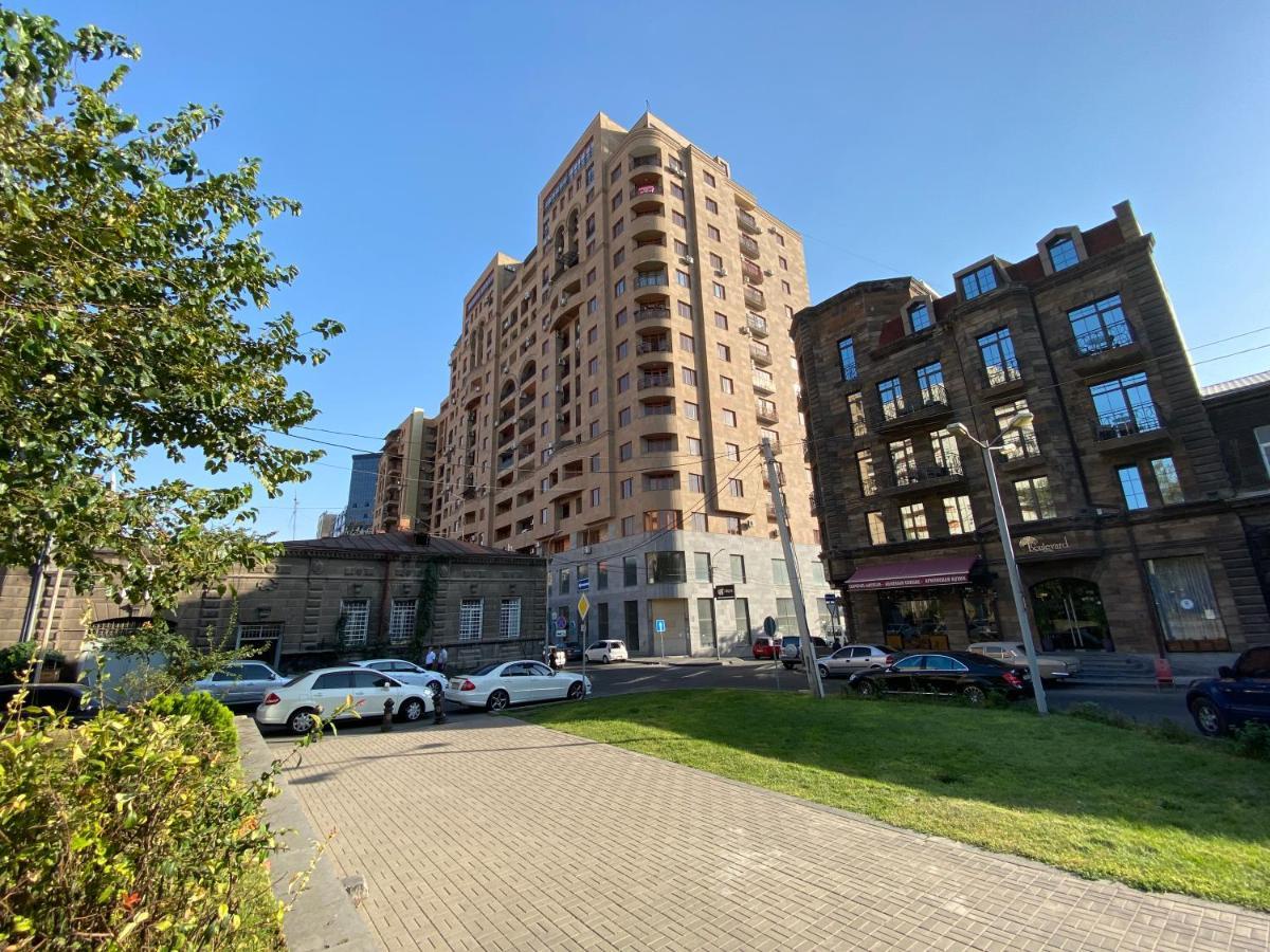 Modern Apartment For Rent In Buzand Street Bu944 Ереван Экстерьер фото