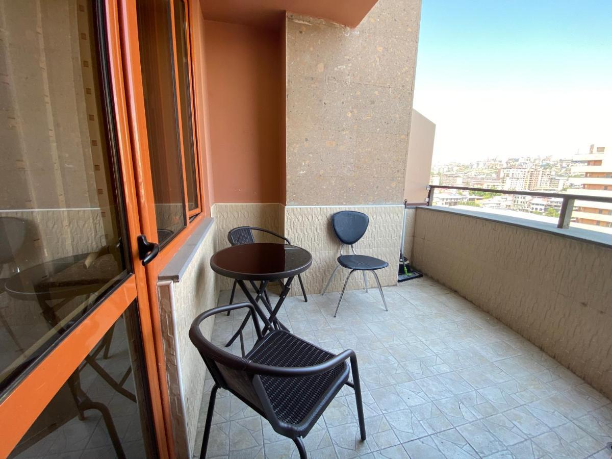 Modern Apartment For Rent In Buzand Street Bu944 Ереван Экстерьер фото